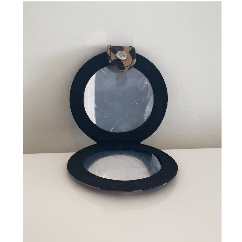 🚫SOLD NWT Vera Bradley Leopard Print Mirror - Picture 3 of 7